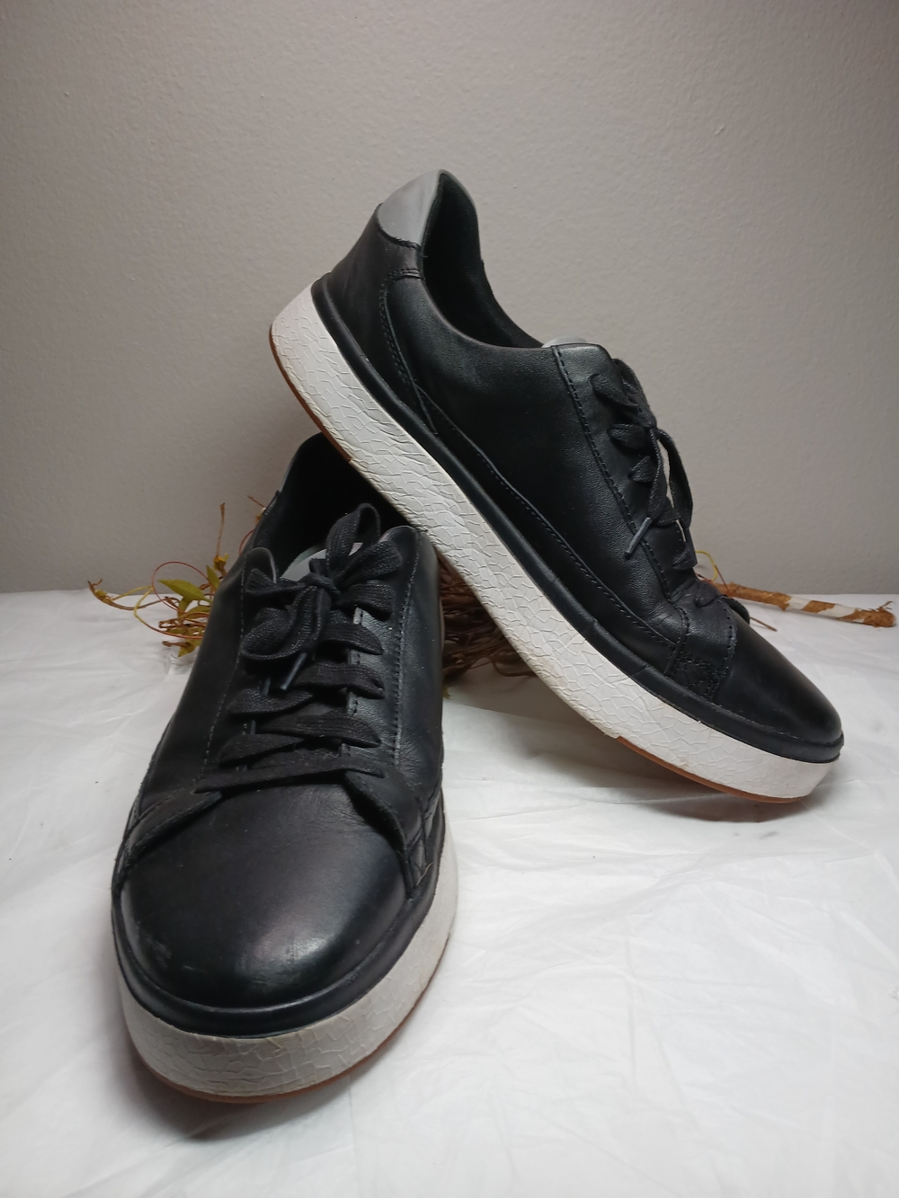 Men's Black Leather Low-Top Sneakers with White Platform Sole Unisex Athleisure